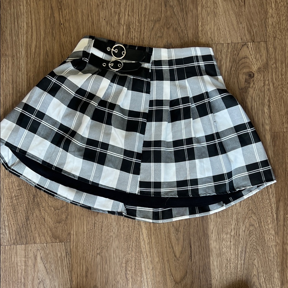 Black and White Plaid Pleated Mini Skirt with Buckle Waist